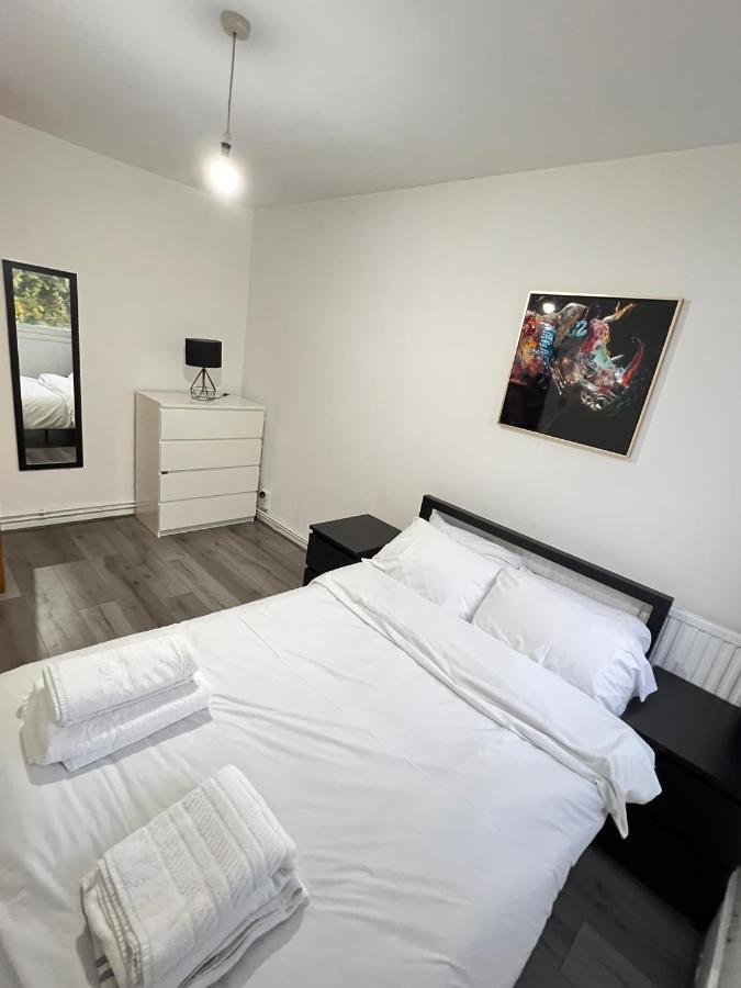 Entire 3 Bedroom Luxury Apartment In London With Private Balcony المظهر الخارجي الصورة